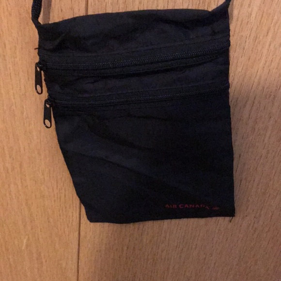 Free add on! Mini Air Canada travel pouch - Picture 2 of 2
